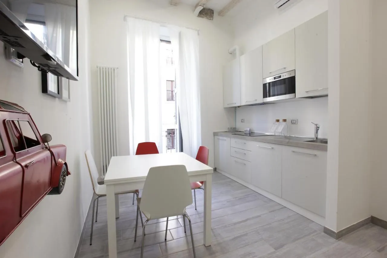 Amazing Apartment In City Center With Balcony Milan Italy