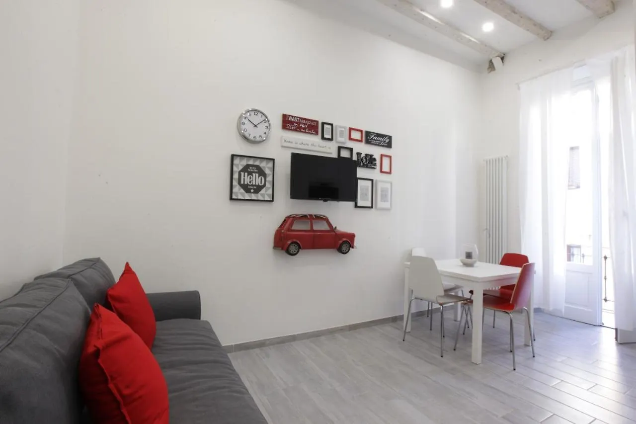 Amazing Apartment In City Center With Balcony Milan