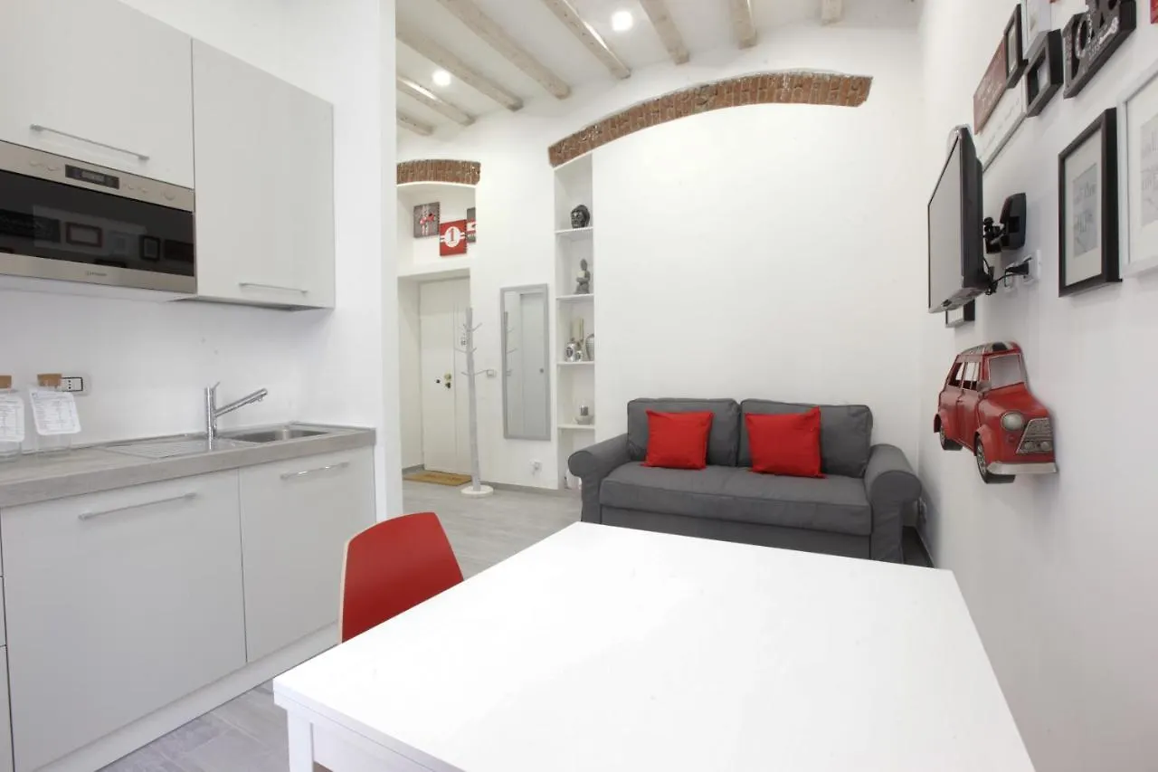 Amazing Apartment In City Center With Balcony Milan Italy