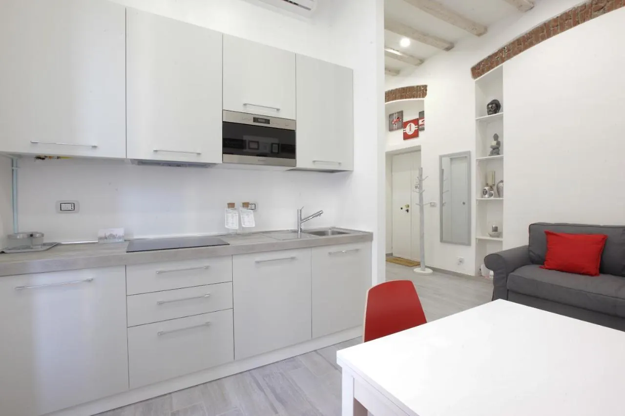 Amazing Apartment In City Center With Balcony Milan
