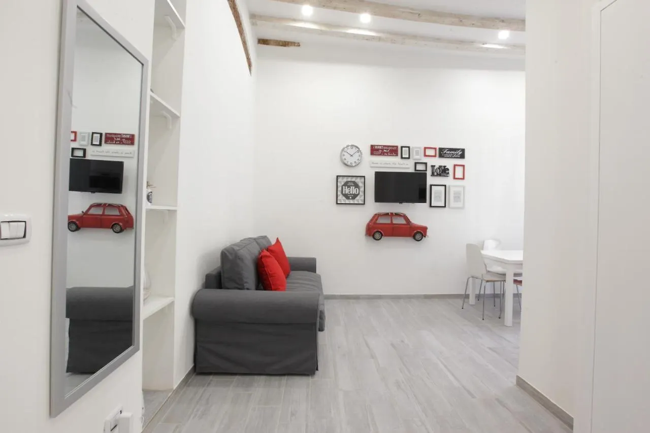 Amazing Apartment In City Center With Balcony Milan