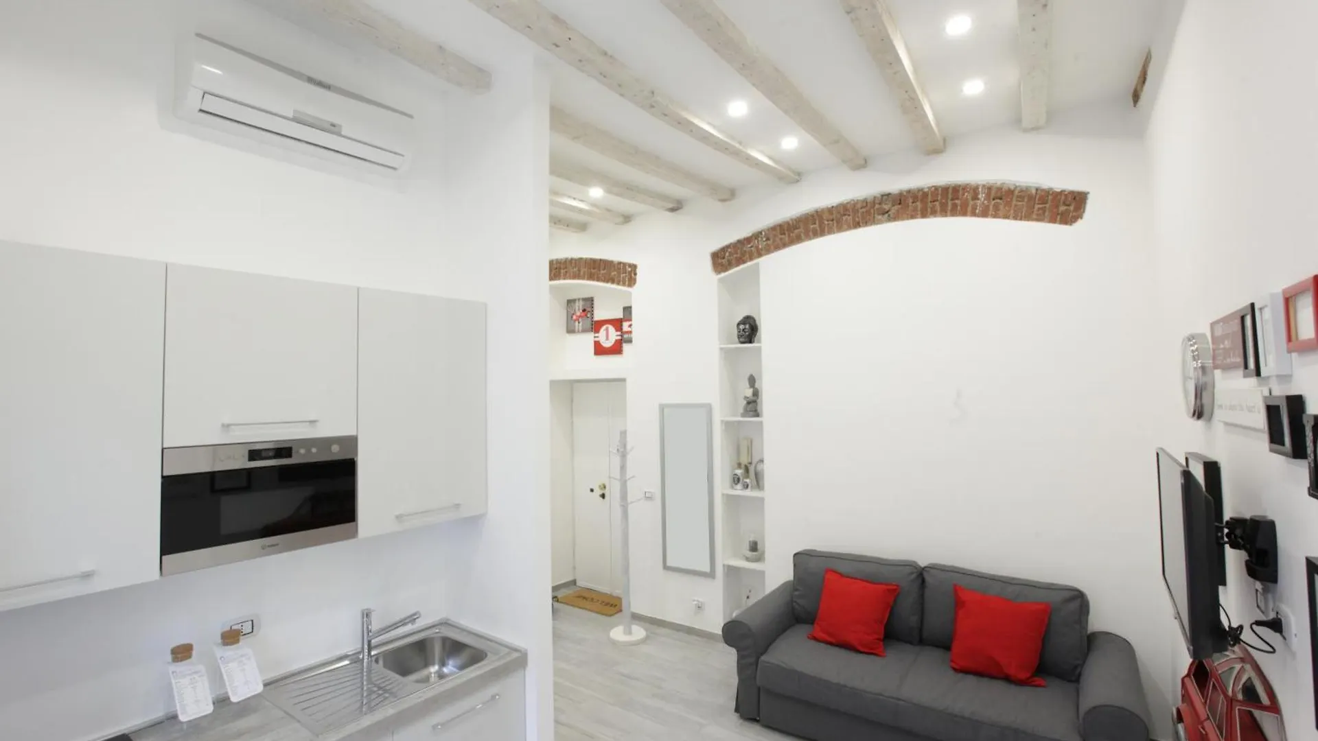 Amazing Apartment In City Center With Balcony Milan