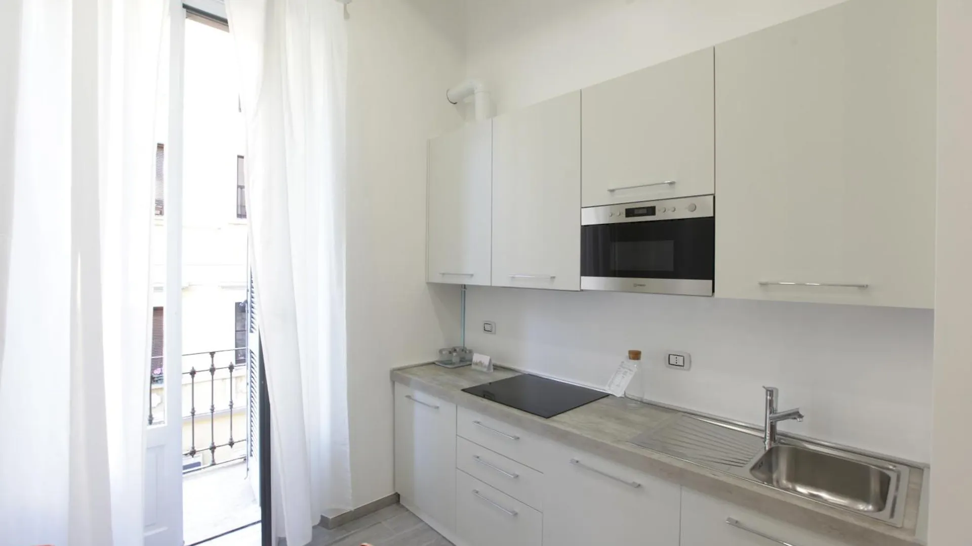 Amazing Apartment In City Center With Balcony Milan
