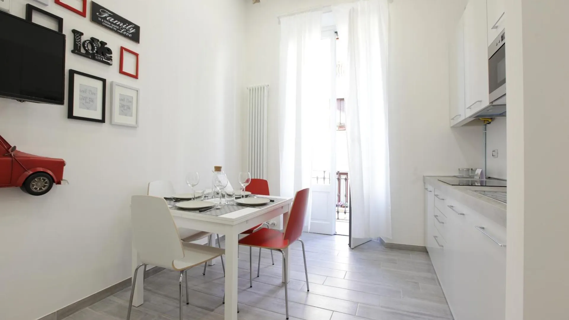 Amazing Apartment In City Center With Balcony Milan