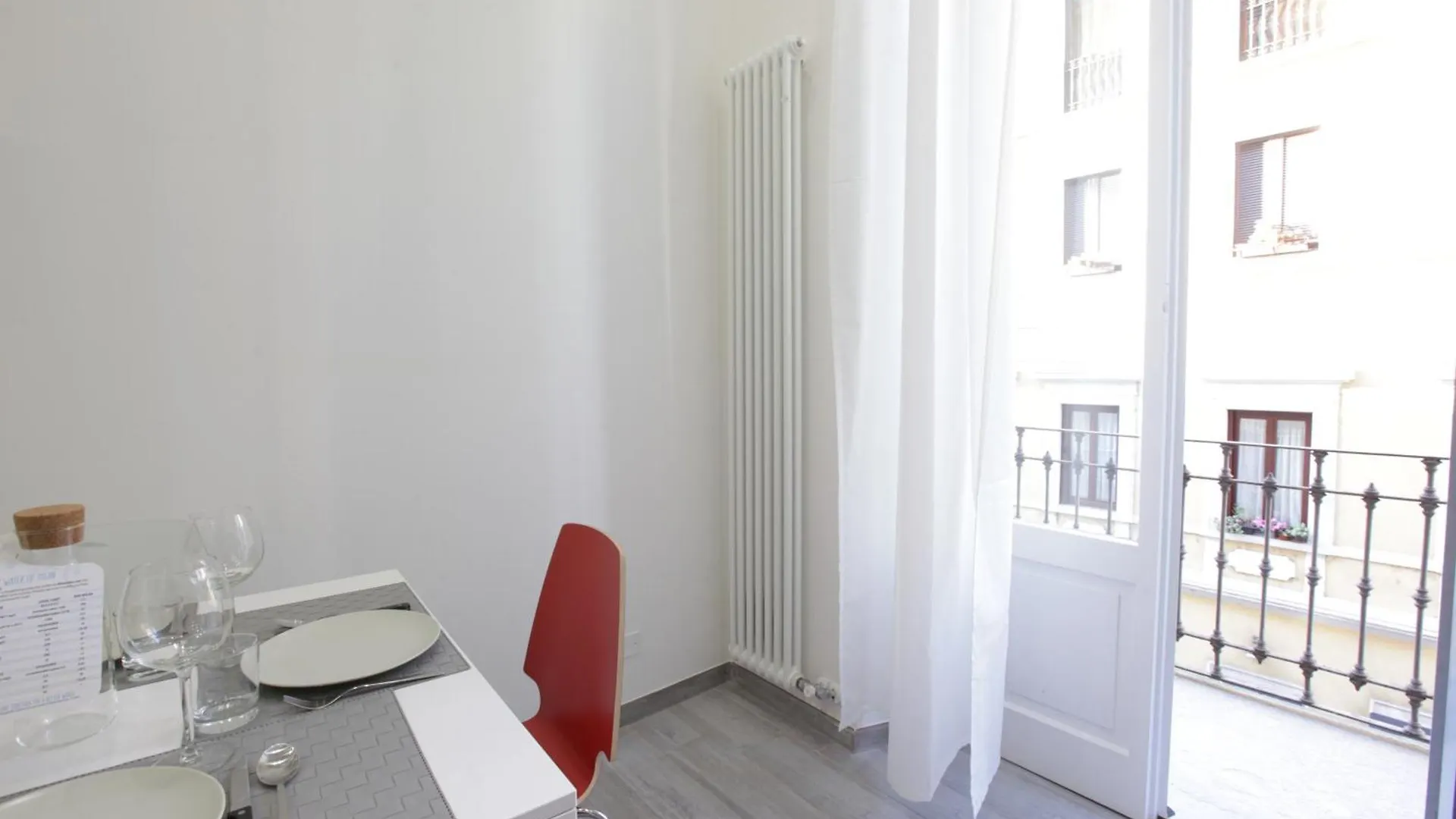 Amazing Apartment In City Center With Balcony Milan