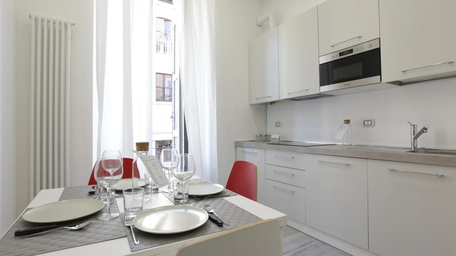 Amazing Apartment In City Center With Balcony Milan